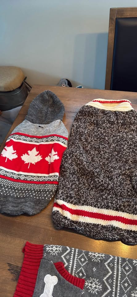 Dog Sweater Lot of 7 - photo 3