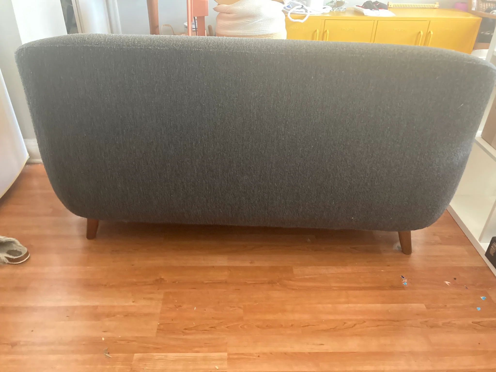 gray couch image indicator(2)