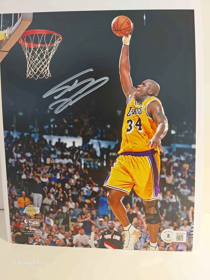Shaquille O'Neal Signed 8 x 10 Hand Signed ..Beckett