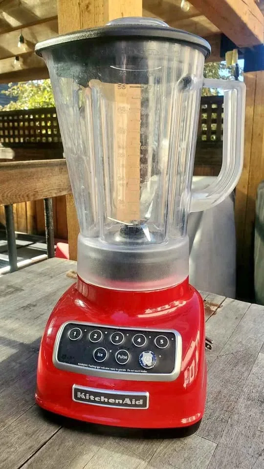 MOVING SALE: KitchenAid 56-oz, 600-Watt 5-Speed Blender