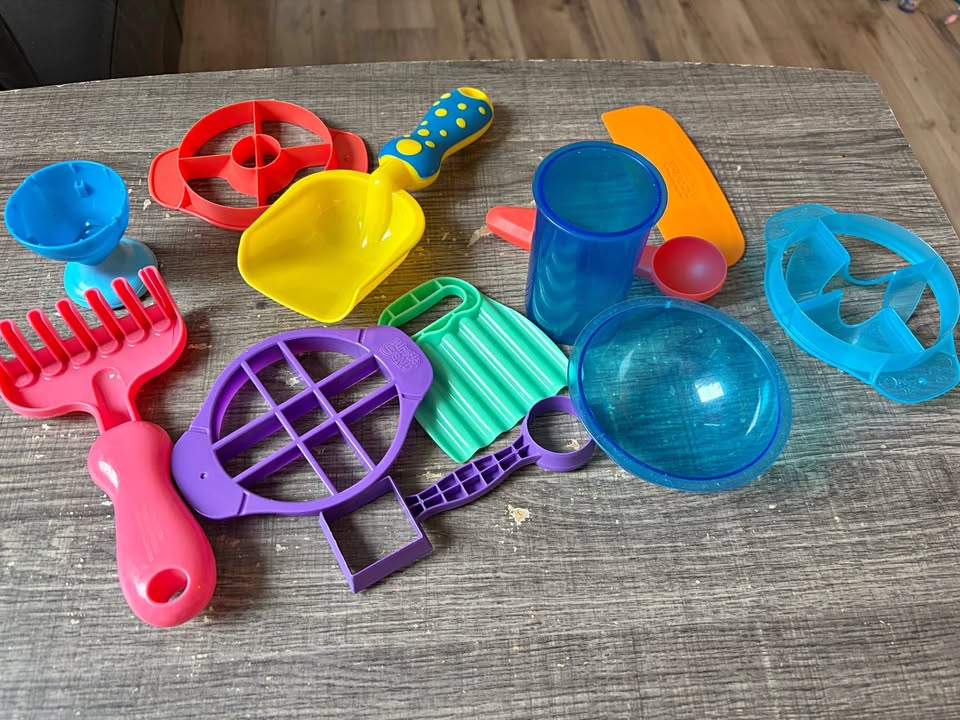 Kinetic sand kit