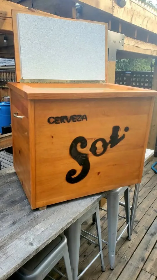 CUSTOM: Cerveza Sol XL Wood Cooler (105 L)