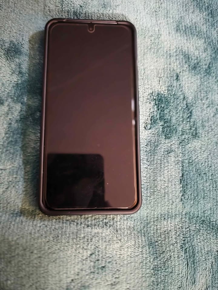 Google Pixel 8 - opened box - photo 2