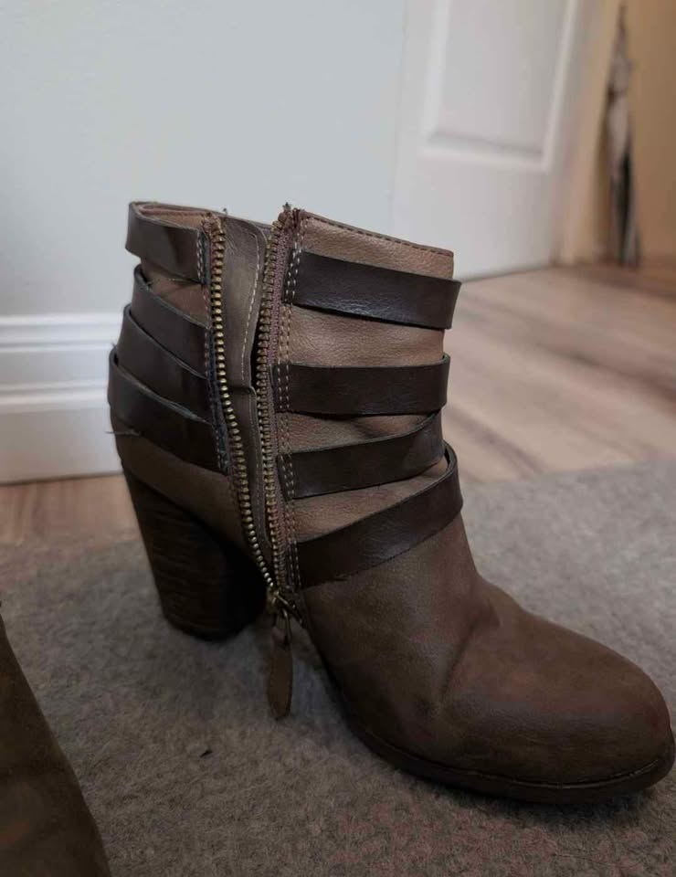 Madden Girl brown boots - photo 2
