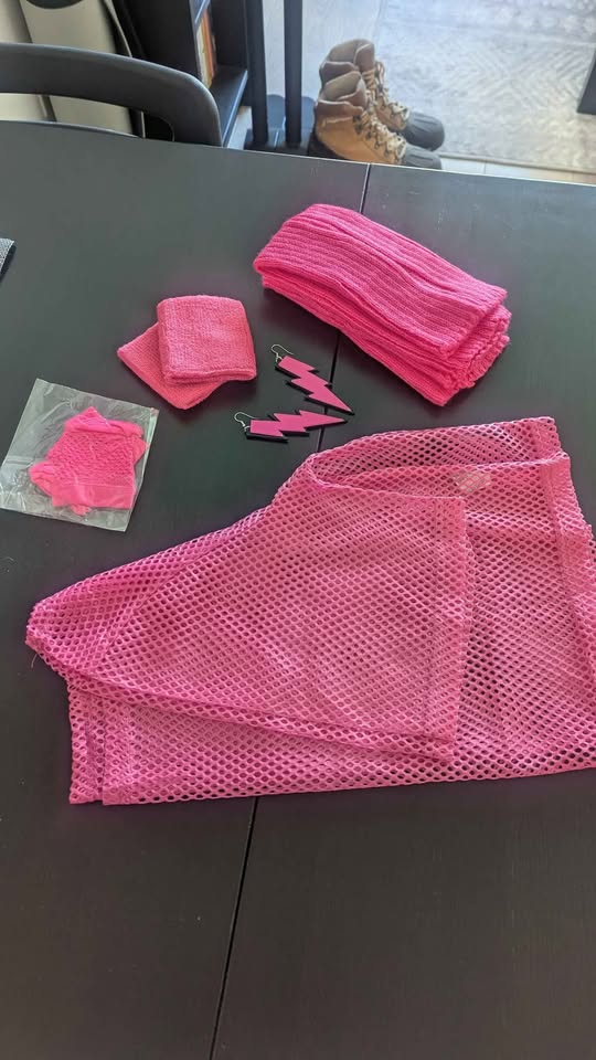 Neon 90s Fishnet Top & Accessories - photo 2