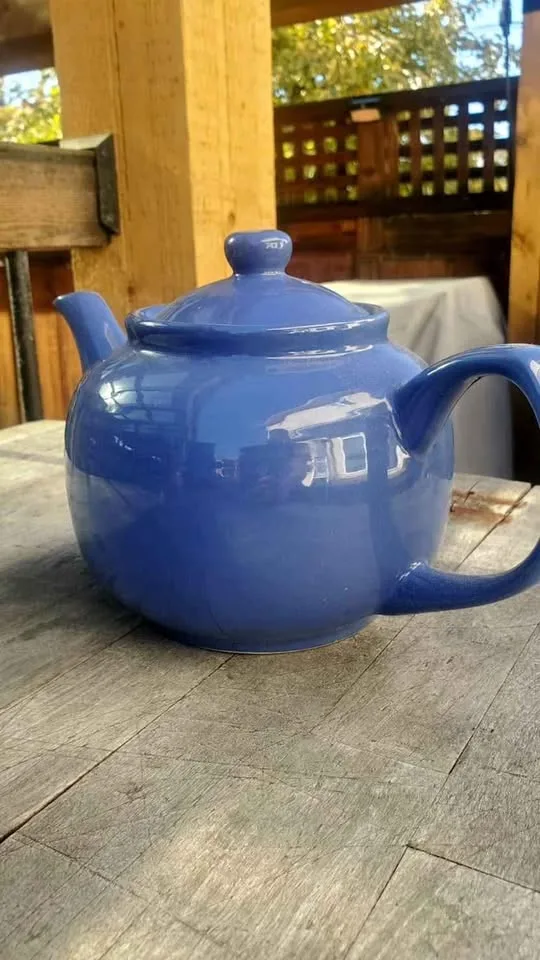 BRAND NEW: Blue Ceramic Tea Pot.