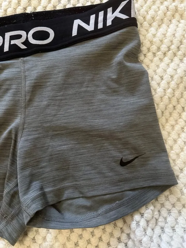 Nike Pro Shorts Size Small image indicator(3)
