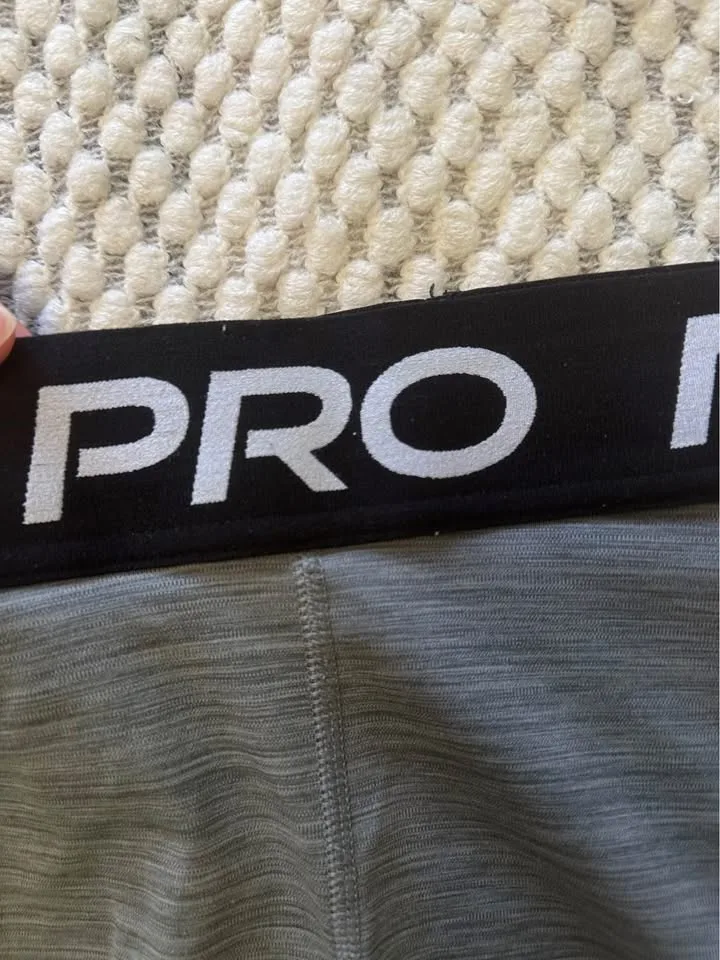 Nike Pro Shorts Size Small image indicator(4)