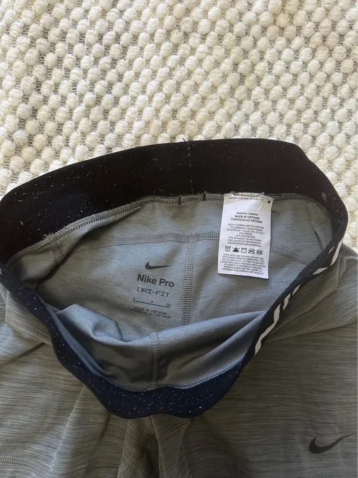 Nike Pro Shorts Size Small image indicator(5)