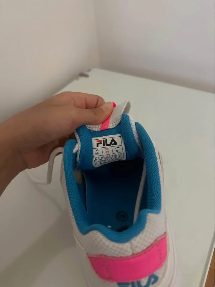 Fila Women’s Sneakers Size 8 EUR 40 image indicator(2)