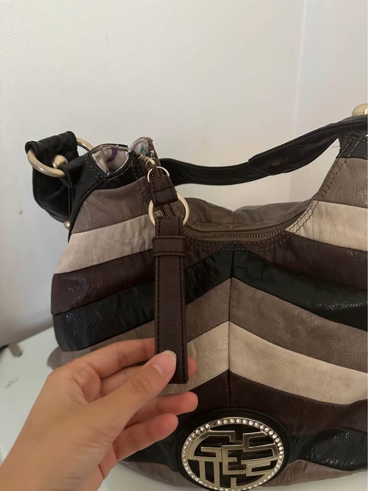 Guess Genuine Leather Shoulder Bag - photo 4
