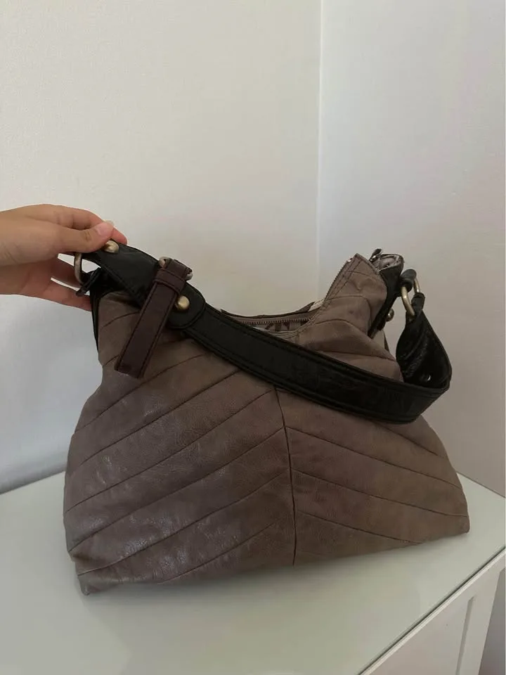 Guess Genuine Leather Shoulder Bag image indicator(6)