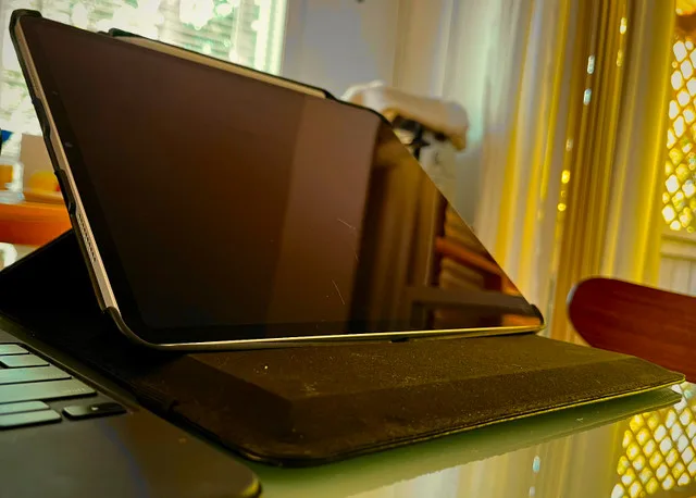 iPad Pro 12.9" M2 (1TB, 16GB RAM) Bundle w/ Magic Keyboard,etc image indicator(3)