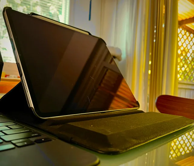 iPad Pro 12.9" M2 (1TB, 16GB RAM) Bundle w/ Magic Keyboard,etc image indicator(4)