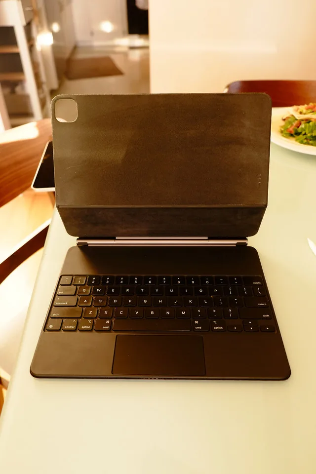 iPad Pro 12.9" M2 (1TB, 16GB RAM) Bundle w/ Magic Keyboard,etc image indicator(5)