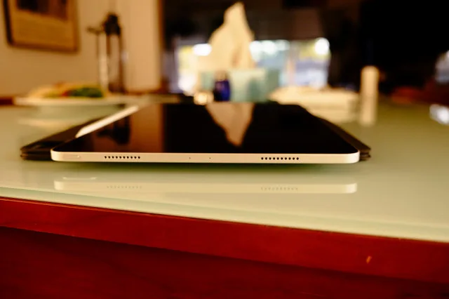 iPad Pro 12.9" M2 (1TB, 16GB RAM) Bundle w/ Magic Keyboard,etc image indicator(7)