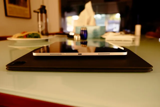 iPad Pro 12.9" M2 (1TB, 16GB RAM) Bundle w/ Magic Keyboard,etc image indicator(8)