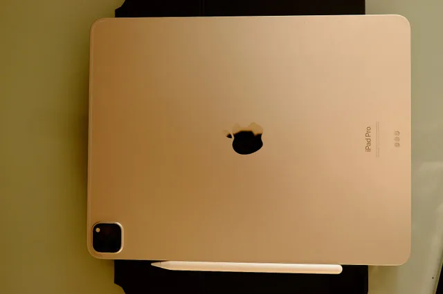 iPad Pro 12.9" M2 (1TB, 16GB RAM) Bundle w/ Magic Keyboard,etc image indicator(9)