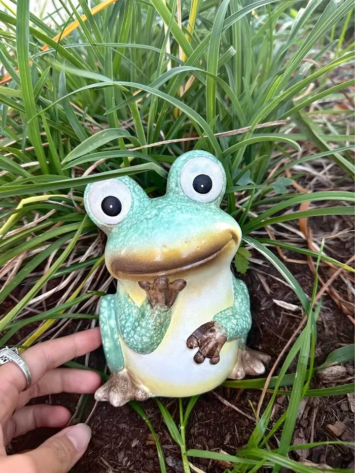 Frog Garden Figurine Decor thumbnail
