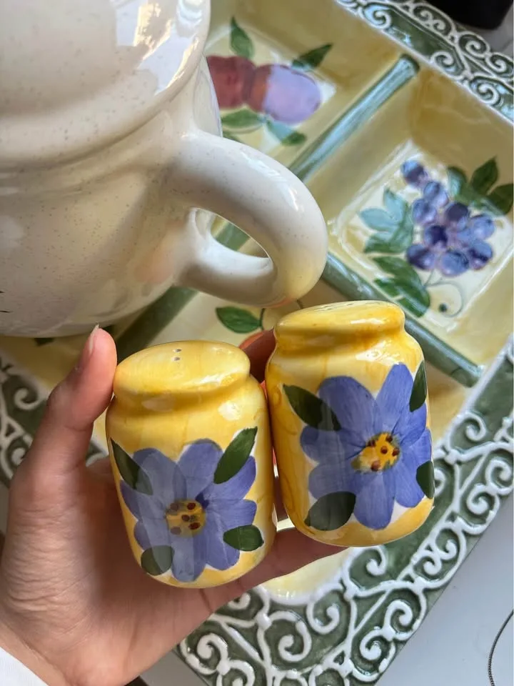 Ceramic Salt & Pepper Shakers For Kitchen Home Decor image indicator(3)