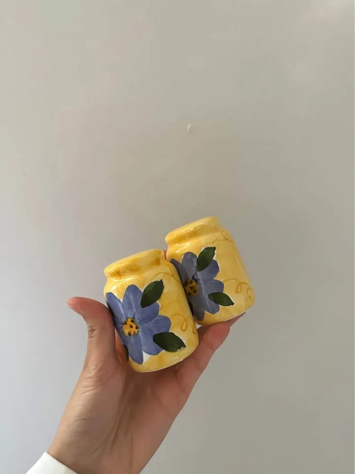 Ceramic Salt & Pepper Shakers For Kitchen Home Decor image indicator(6)