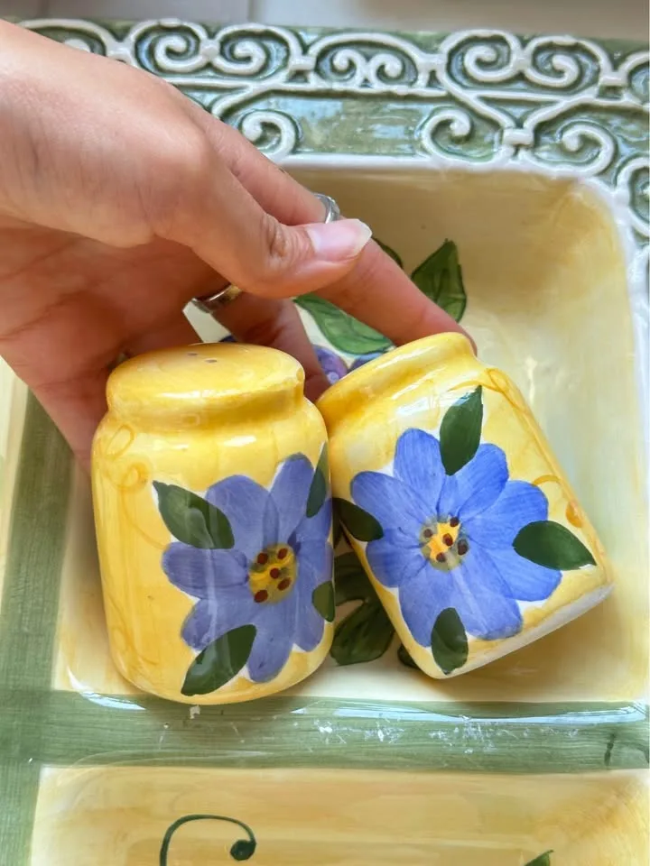 Ceramic Salt & Pepper Shakers For Kitchen Home Decor image indicator(7)