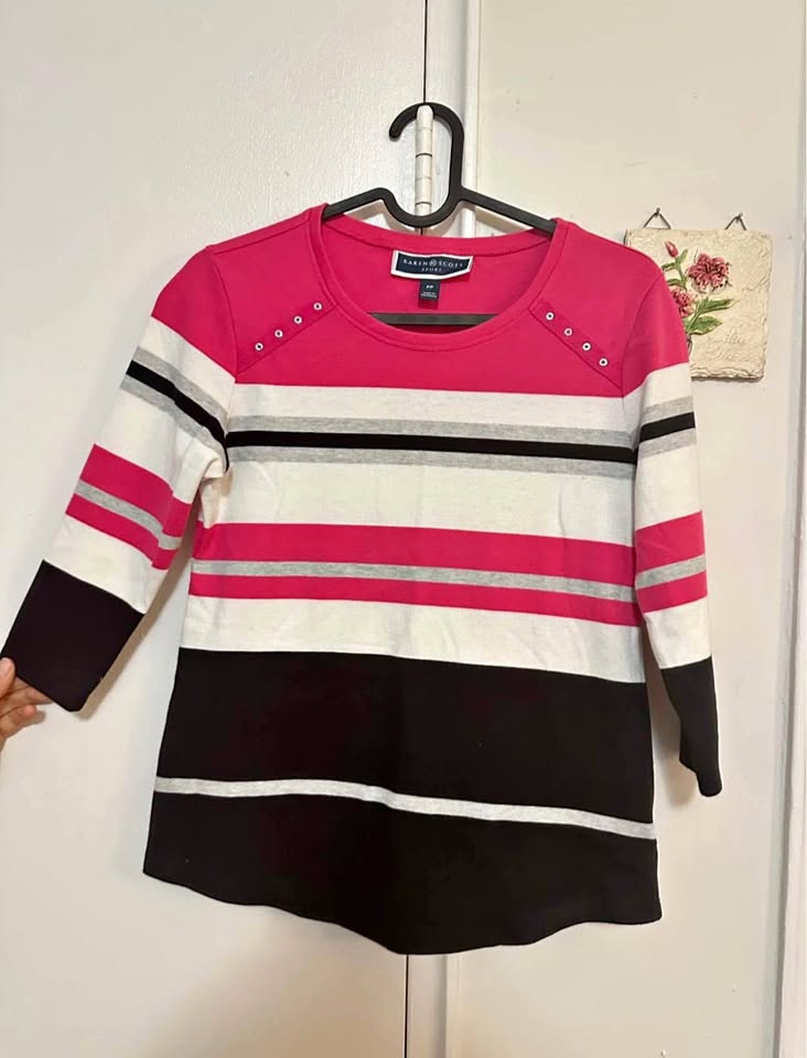 30+ Women’s Tops Size Small