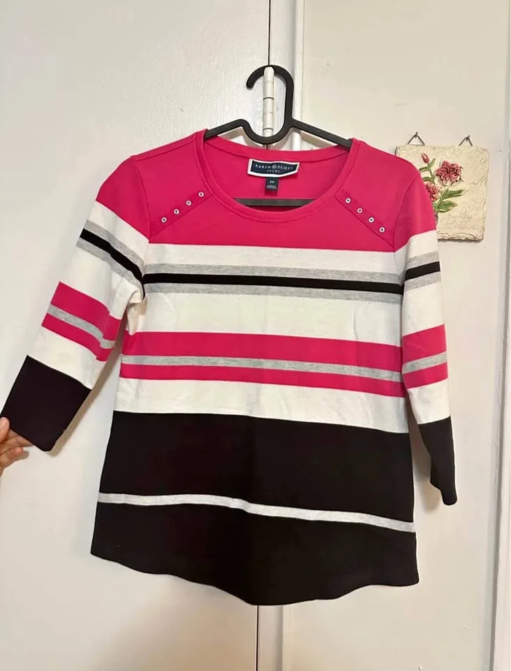 30+ Women’s Tops Size Small thumbnail
