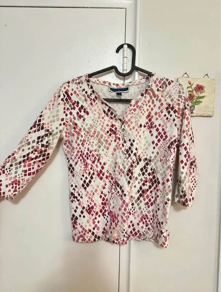 30+ Women’s Tops Size Small image indicator(7)