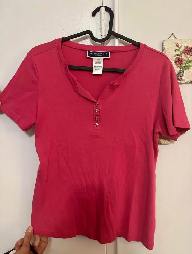 30+ Women’s Tops Size Small image indicator(2)