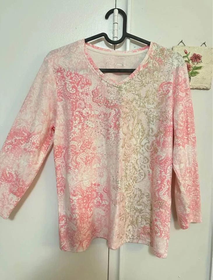 30+ Women’s Tops Size Small image indicator(6)