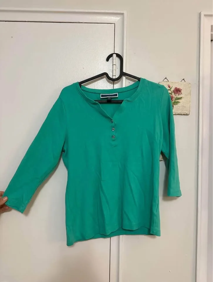 30+ Women’s Tops Size Small image indicator(7)