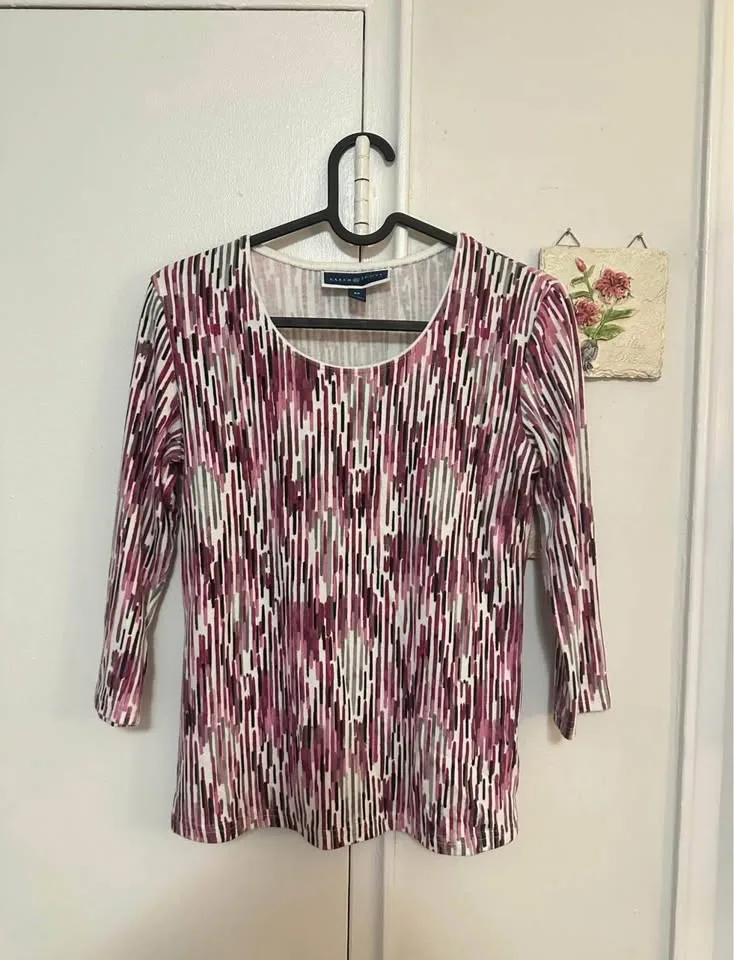 30+ Women’s Tops Size Small image indicator(8)