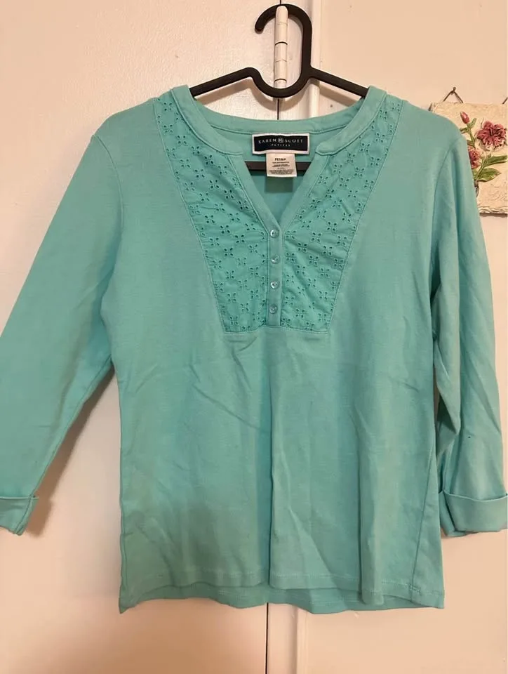 30+ Women’s Tops Size Small image indicator(10)