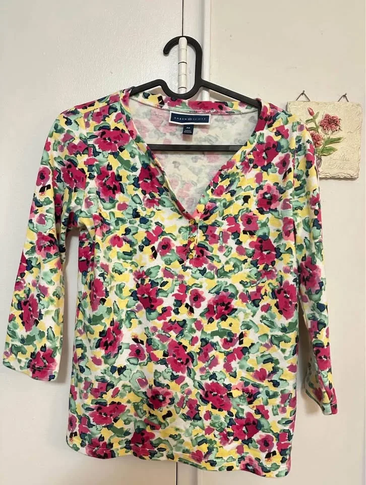 30+ Women’s Tops Size Small image indicator(3)