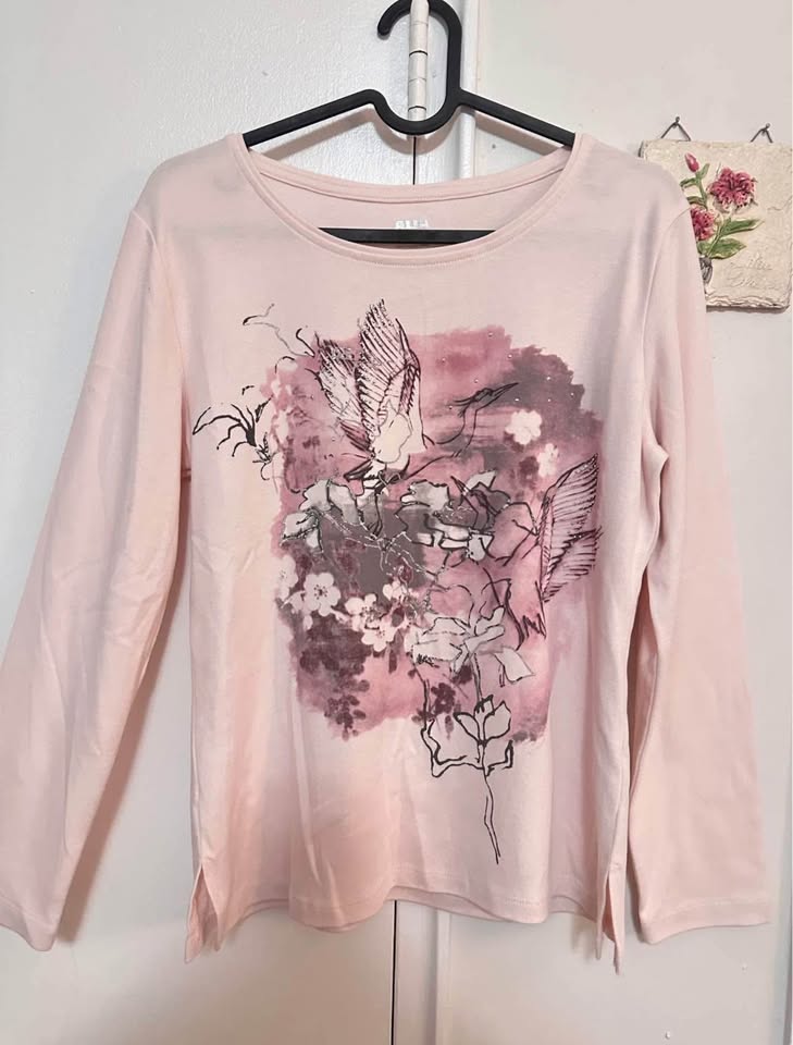 30+ Women’s Tops Size Small - photo 5