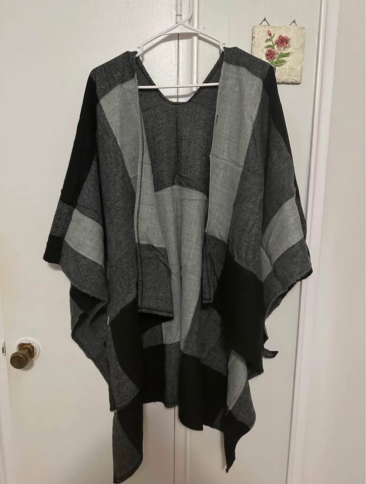RW&CO Comfy Black & Grey Ponco - photo 2
