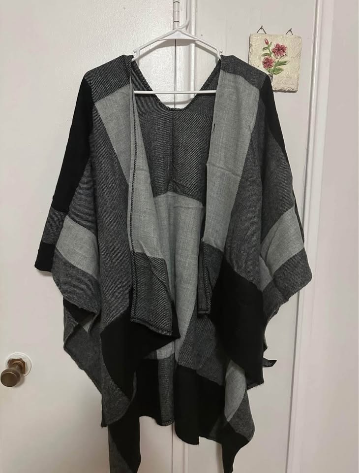 RW&CO Comfy Black & Grey Ponco - photo 3
