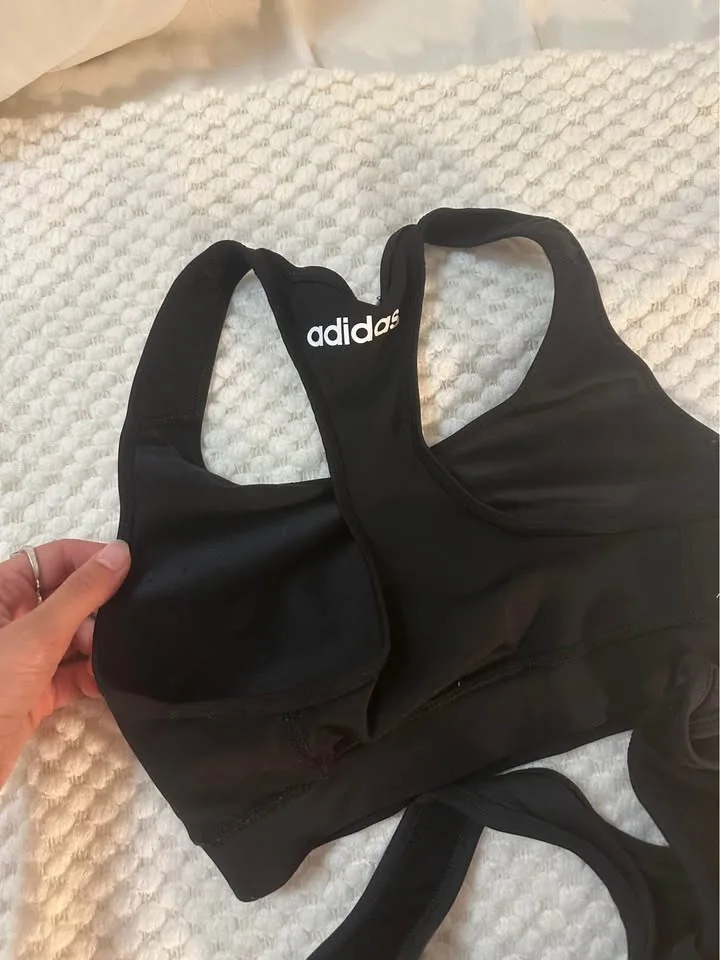 Black Sports Bras image indicator(5)