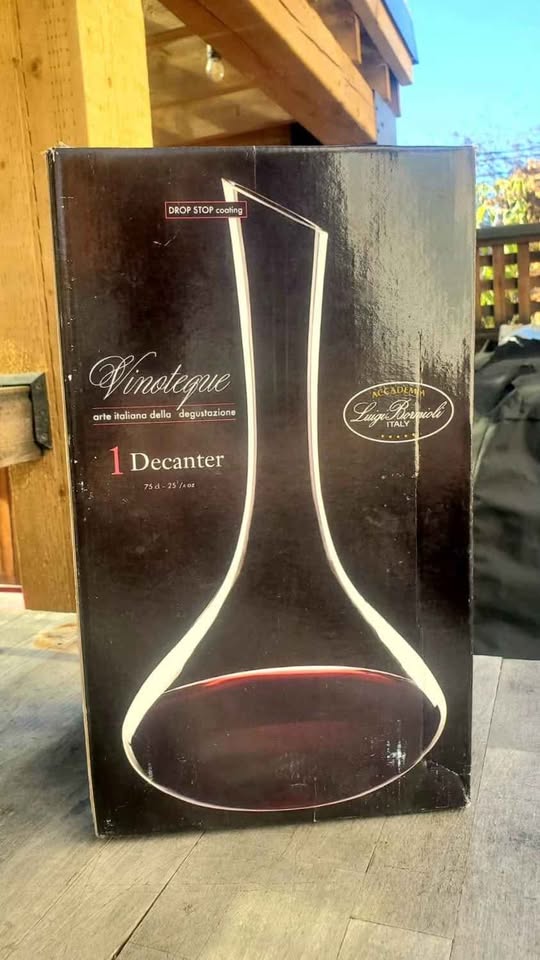 MOVING SALE: Luigi Bormioli Italian Wine Decanter - photo 2