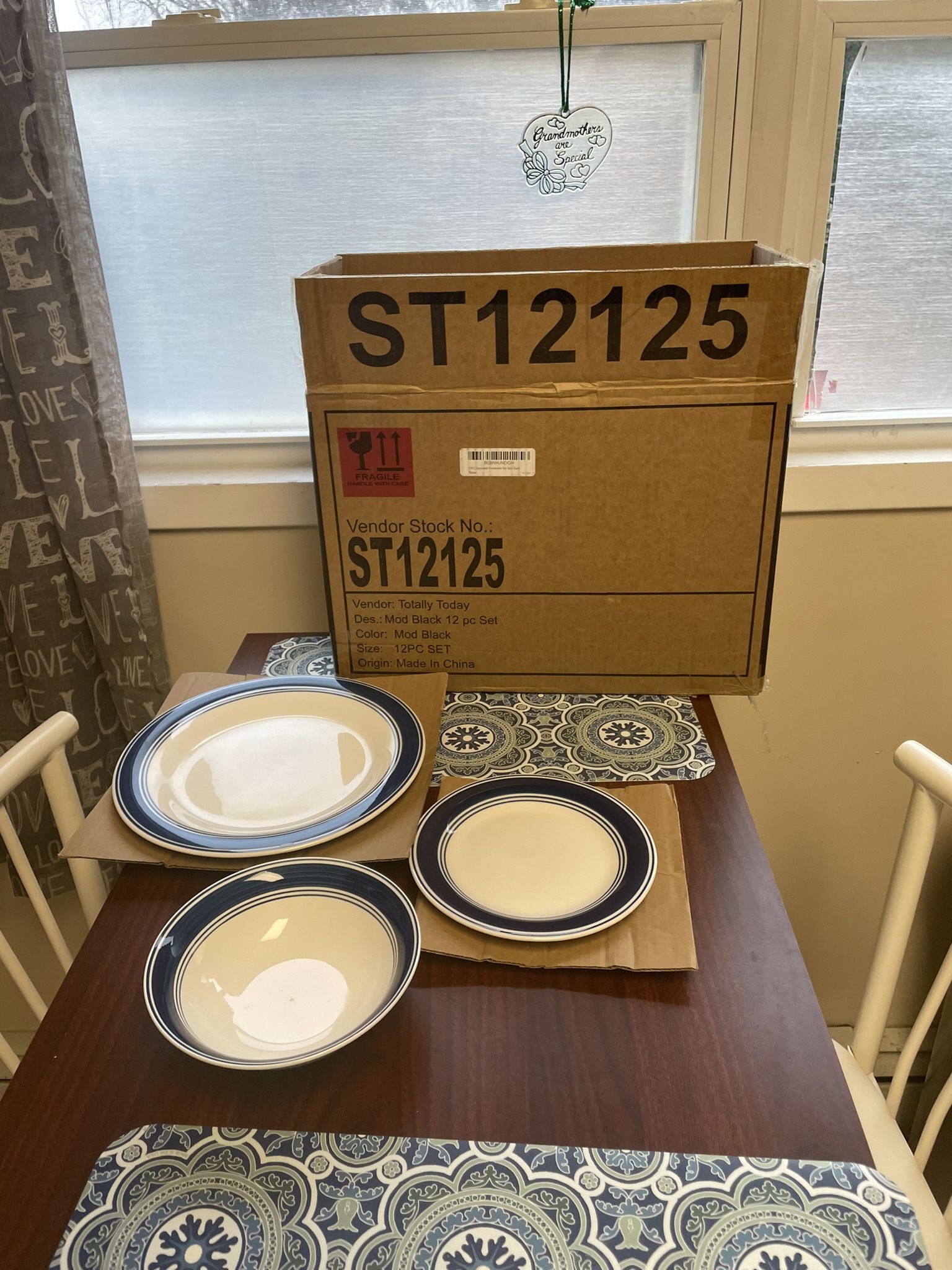 4 Person 12 Piece Dinning Set