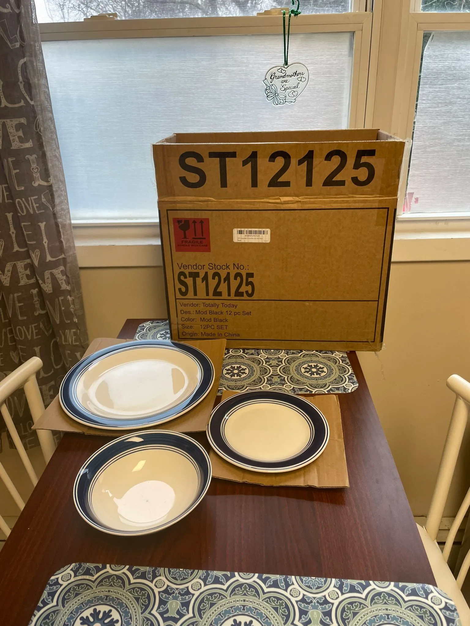 4 Person 12 Piece Dinning Set image indicator(2)