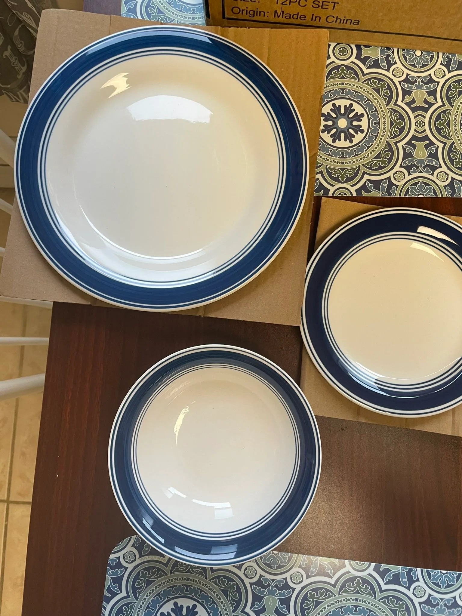 4 Person 12 Piece Dinning Set image indicator(3)