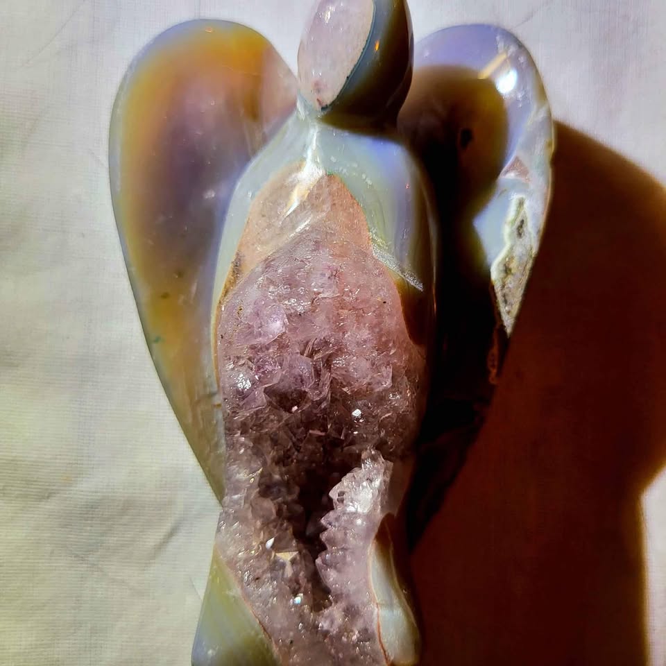 Blue Agate Angel with Amethyst Druze - photo 3