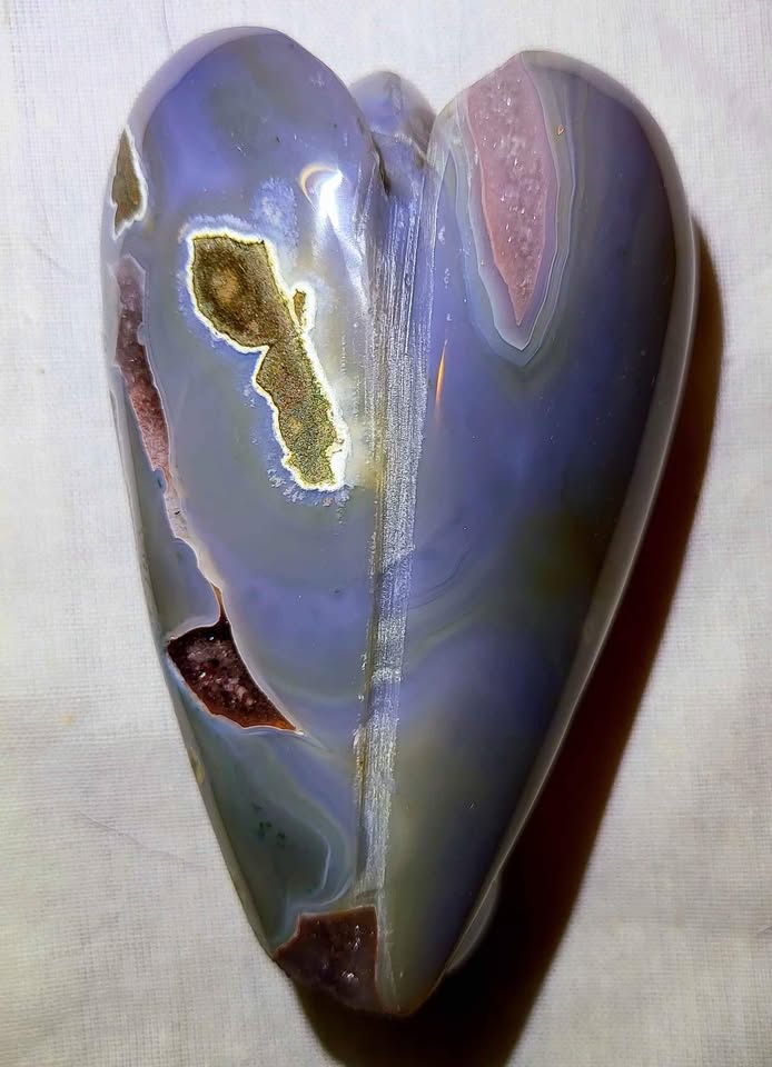 Blue Agate Angel with Amethyst Druze - photo 4