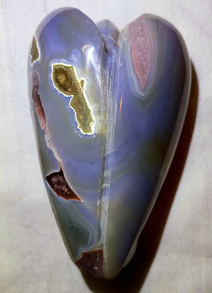 Blue Agate Angel with Amethyst Druze image indicator(4)