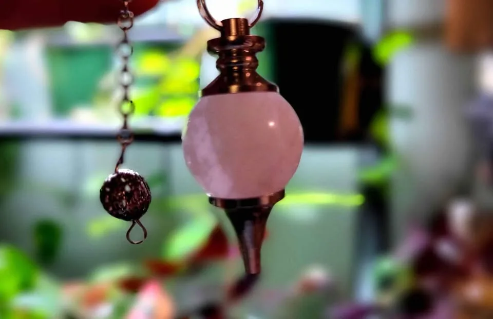 CRYSTAL PENDULUMS - MANY DIFFERENT TYPES AVAILABLE image indicator(2)