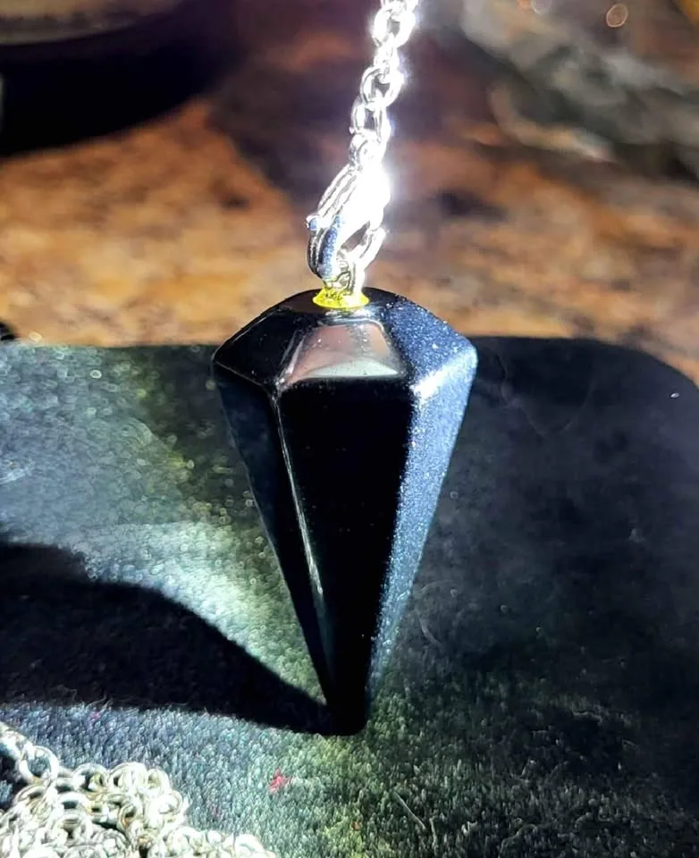 CRYSTAL PENDULUMS - MANY DIFFERENT TYPES AVAILABLE image indicator(3)