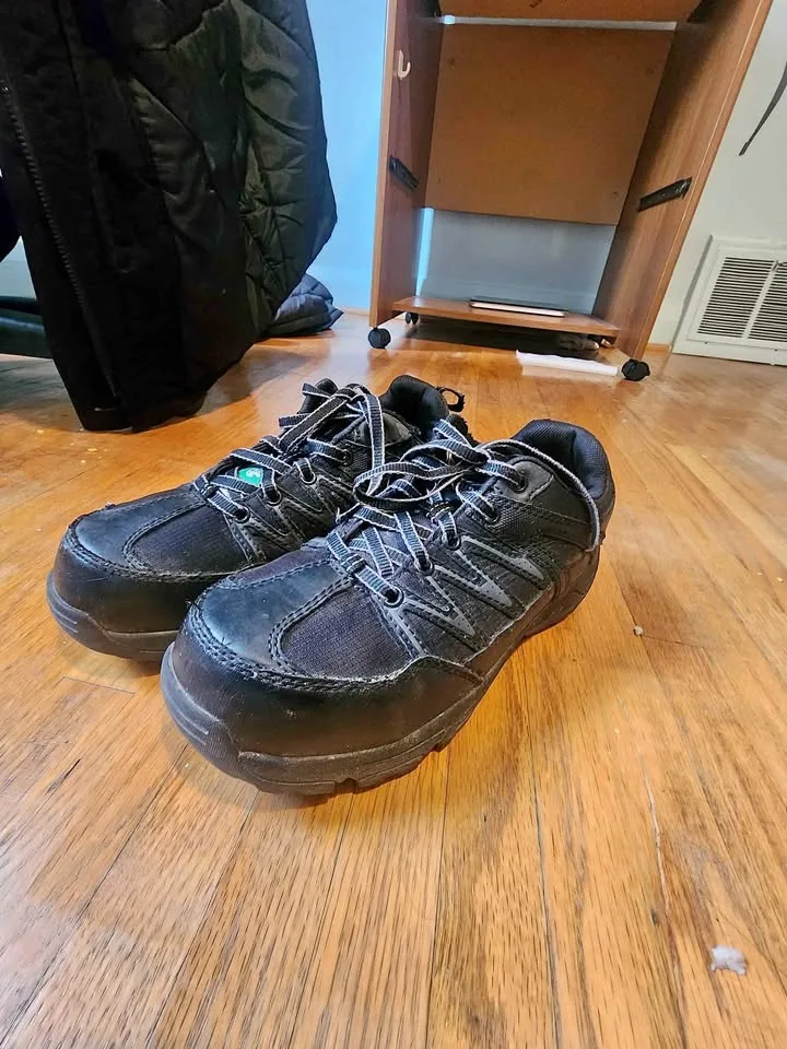 Workload CSA-Approved Safety Shoes size 7.5