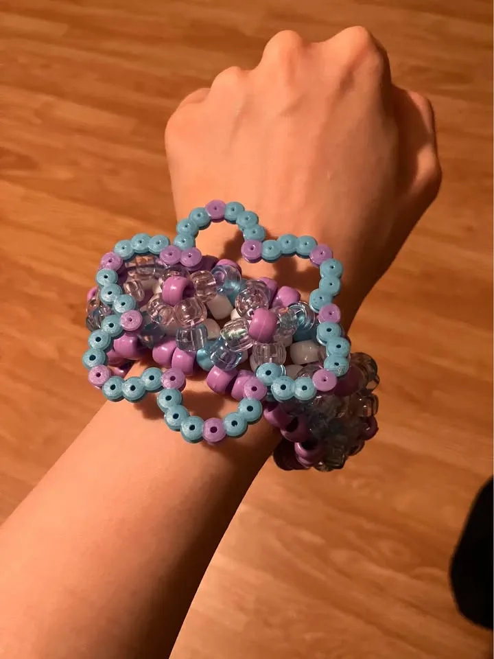 Flower Kandi Cuff image indicator(3)